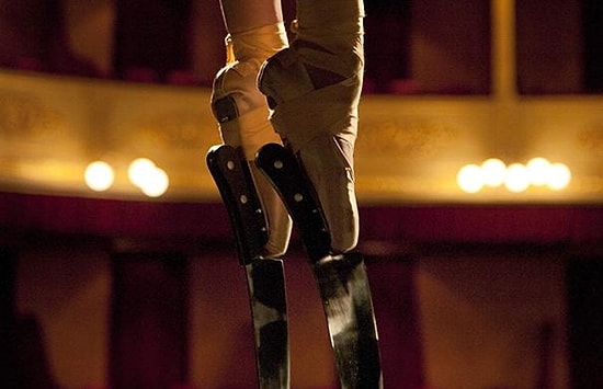 Bıçak Üstünde Bir Balerin