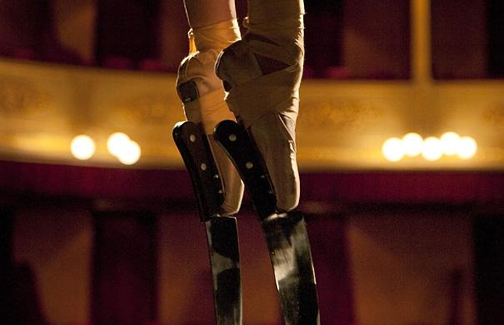 Bıçak Üstünde Bir Balerin