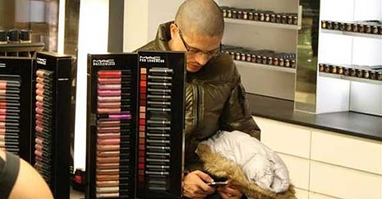 Eşleriyle Alışverişe Çıkan Zavallı Adamların Yürek Burkan Halleri