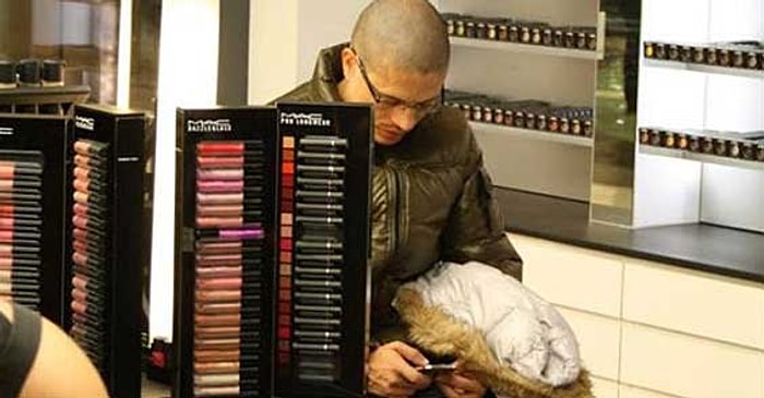 Eşleriyle Alışverişe Çıkan Zavallı Adamların Yürek Burkan Halleri