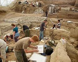 Çatalhöyük'te Dünyanın İlk Keten Kumaşı Bulundu