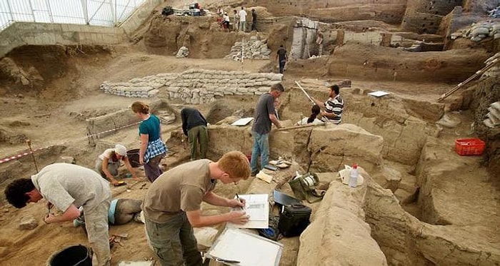 Çatalhöyük'te Dünyanın İlk Keten Kumaşı Bulundu