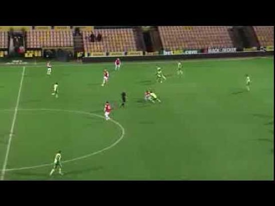 Norwich City ile Arsenal U21 Maçında Hakemin 2 Oyuncuyu Sakatlaması