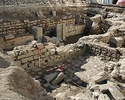 1600 Yıllık Klise Kalıntılarının Üzerine Türbe Ve Mescit