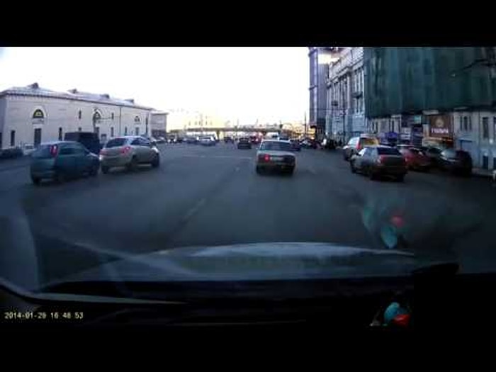 Rus Kızları Nasıl Araba Parkederler?