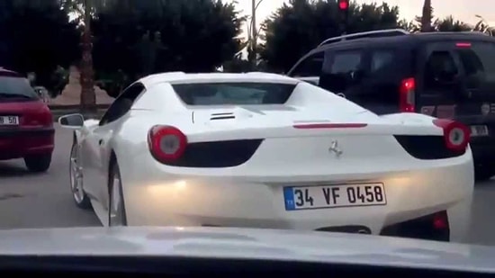 Mersin'de Beyaz Ferrari Gören Gençlerin Tepkisi