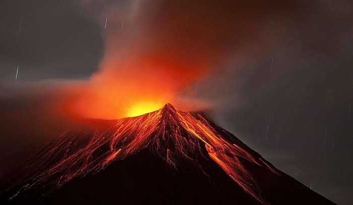 Ekvador'da Tungurahua Yanardağı Faaliyete Geçti