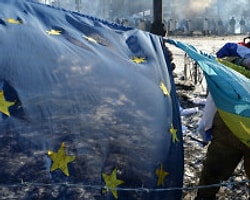 Ukrayna: Muhalifler Anayasa Değişikliği Arayışında