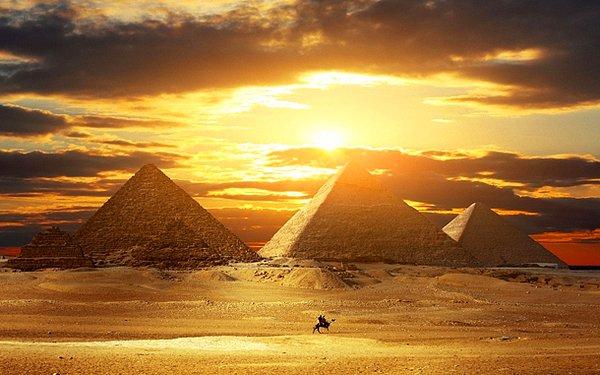 8. Büyük Piramitler, Mısır