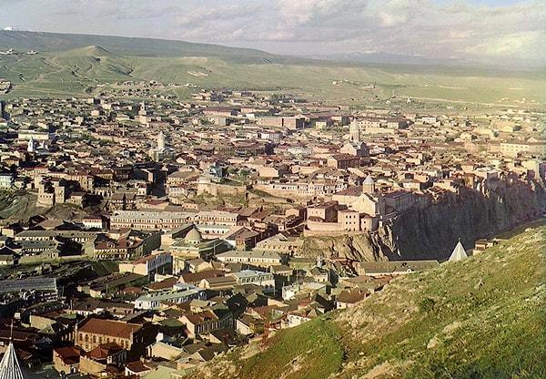 8. Bir Tiflis manzarası (Gürcistan)