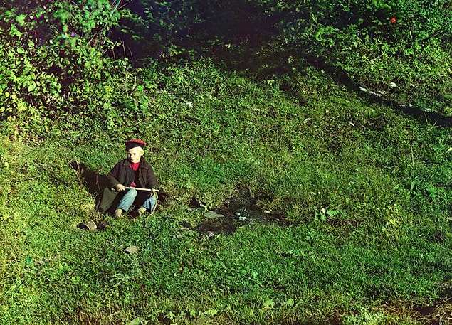 10. Rusya'da Sim Nehri yakınında küçük bir çocuk.