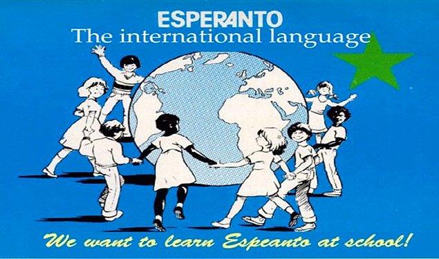 14. Esperanto yapay bir dil olmasına karşın 2.000.000 kişi bu dili konuşuyor, hatta bu dilde 2 adet film bile çekildi.