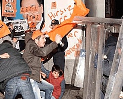Melih Gökçek'in Seçim Bürosu Önünde Arbede