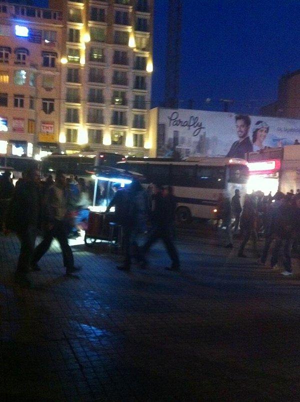 Güncelleme 18:25 | Taksim çıkışlarına polis barikatı kuruluyor.