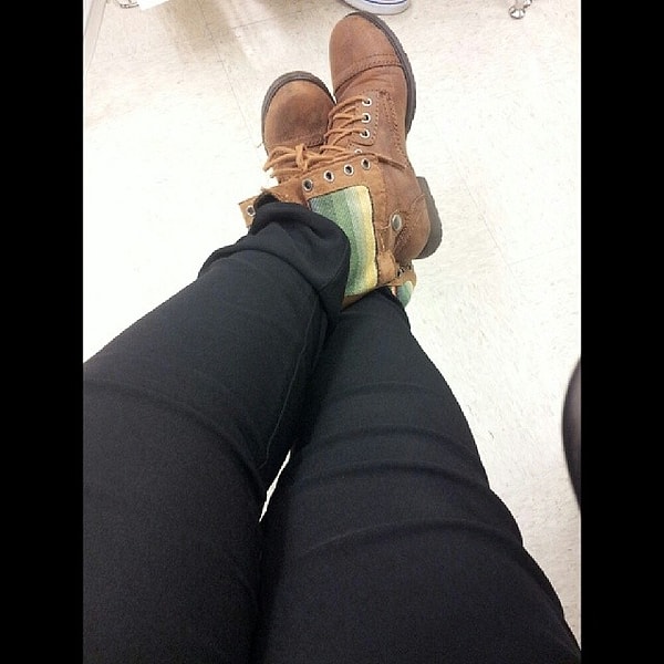 4. Черные брюки до кошек.