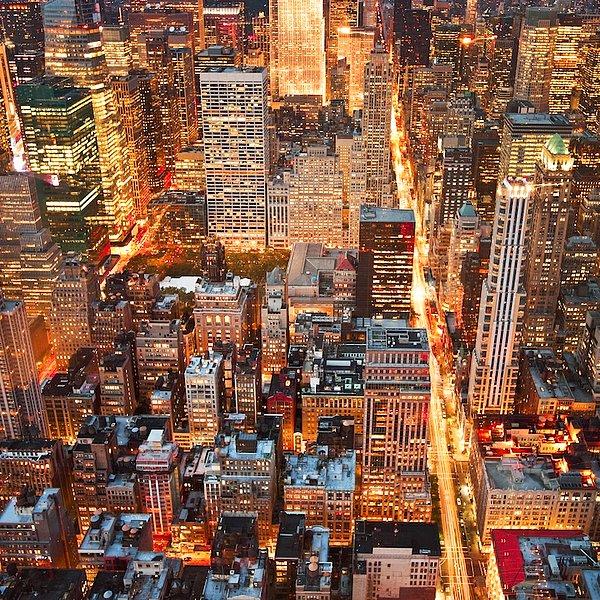 6. Gece Empire State binasından fotoğraflanmış New York manzarası.