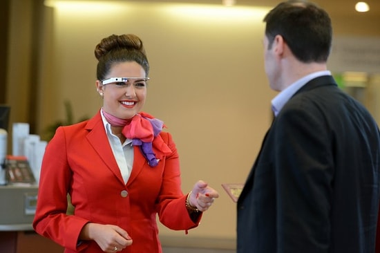 Virgin Atlantic'in Yer Hostesleri Google Glass Kullanmaya Başladı