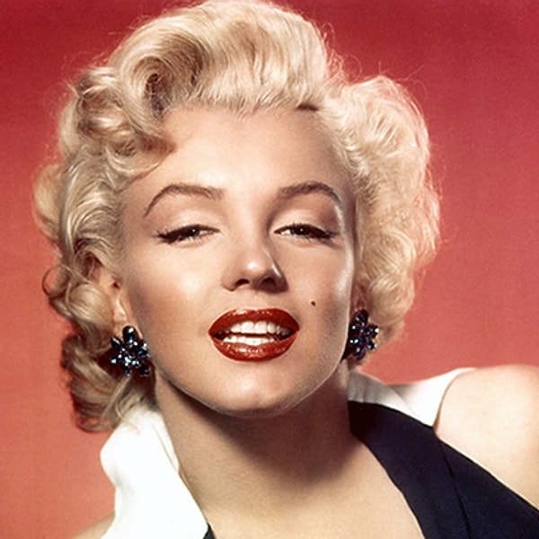 HER DAİM HER YERDE EN AZ BİR TABLOSU OLAN KADINN MARİLYN MONROE