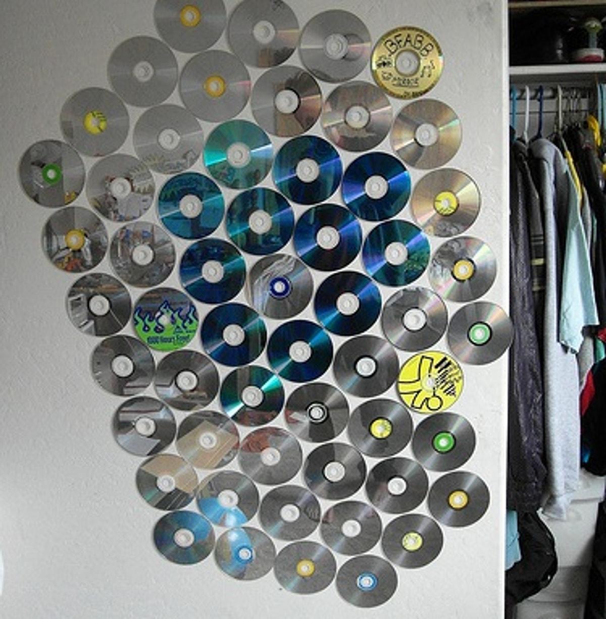 Стена из компакт дисков