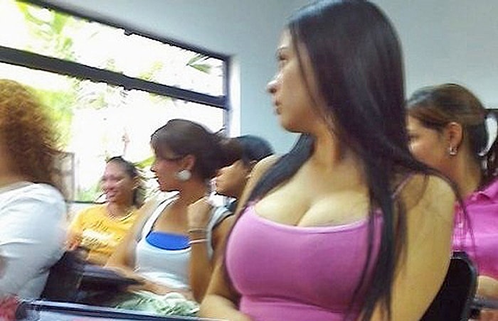 Tişörtüne Sığmayan 33 Kız