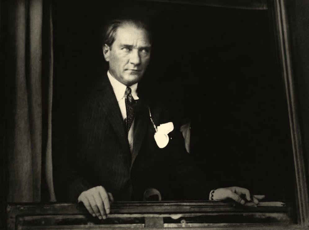 Azerbaycan'da Atatürk İsmi Yasaklandı