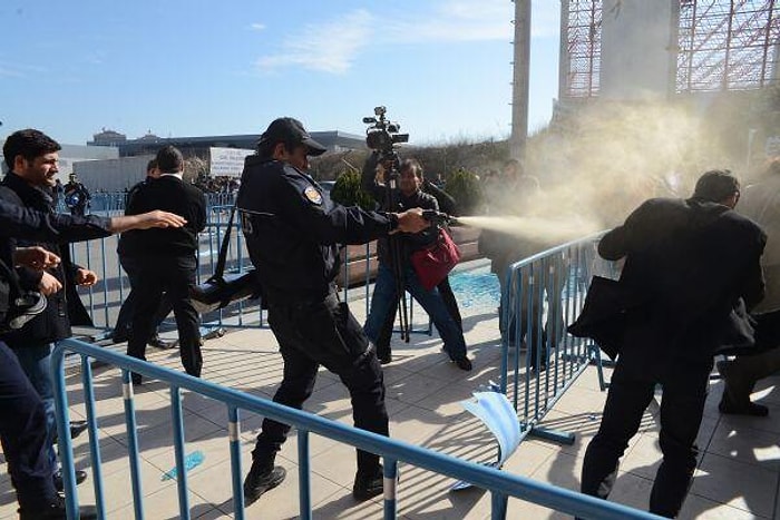 Barajlar Kongresi'ni Protesto Eden Gruba Polis Müdahalesi