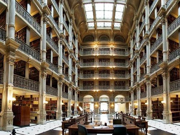 1. George Peabody Kütüphanesi (Baltimore, Maryland)
