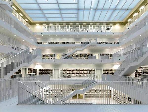 3. Stuttgart Şehir Kütüphanesi (Stuttgart, Almanya)