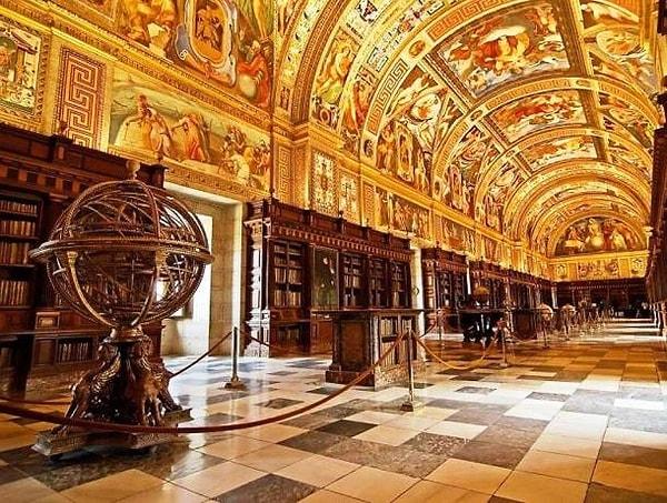 9. El Real Monasterio de El Escorial Kütüphanesi (Madrid, İspanya)