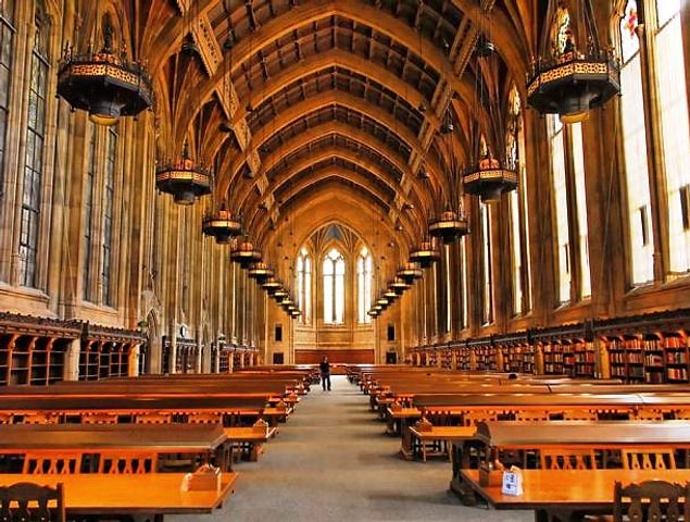 12. Washington Üniversitesi Suzzalo Kütüphanesi (Seattle, Washington)