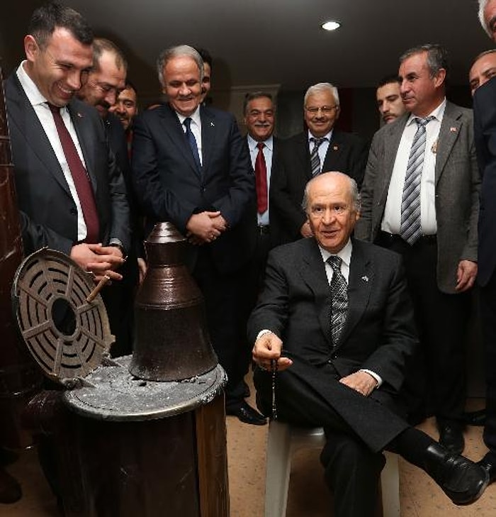 Bahçeli'den Sosyal Medya İçin Özel Poz!