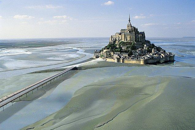 16. Le Mont Saint-Michel, Fransa