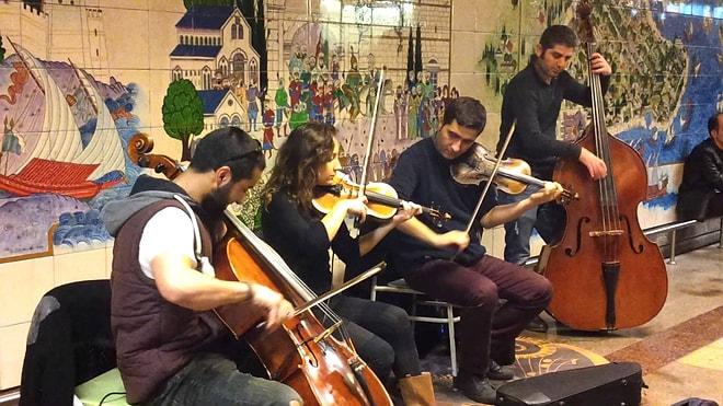 İstanbul Metrosunda Game of Thrones Müziği Çalmak