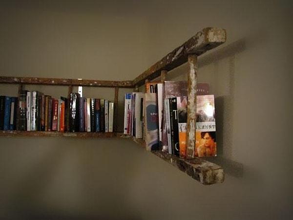 1.Eski bir merdivenİ kitaplık olarak kullanma.