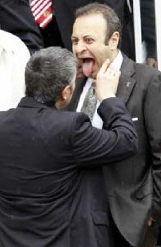 Bağzı Politik Kimselerin En  İç Titreten 10 Organsı Bölgesi