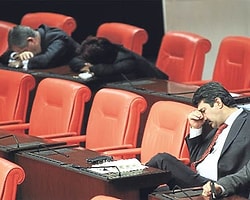 Bütün 'Otoriter' Yasalar Geceyarısı Geçiriliyor