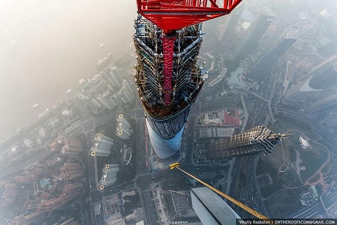 650 Metre Yüksekliğindeki Şanghay Kulesine Tırmanan Çılgın İkili