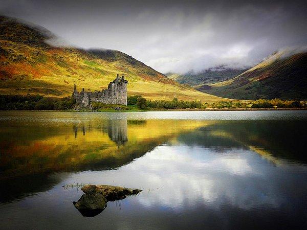 13-İskoçya, Loch Awe'de bulunan Kilchurn Şatosu