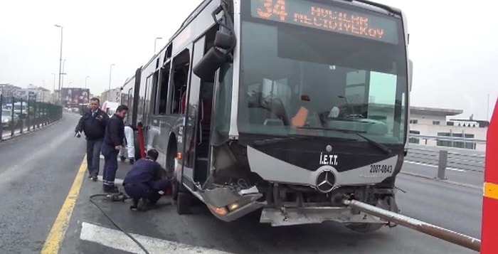 Okmeydanı'nda Metrobüs Kazası: 2 Yaralı