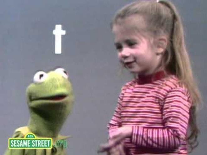 Susam Sokağı'nın Kermit'i ile 'Tatlılıktan Ölmüş de Haberi Yok' Kız