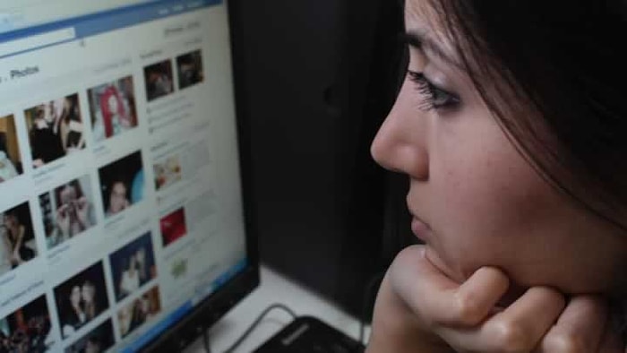 Facebook Mutlu Etmiyor