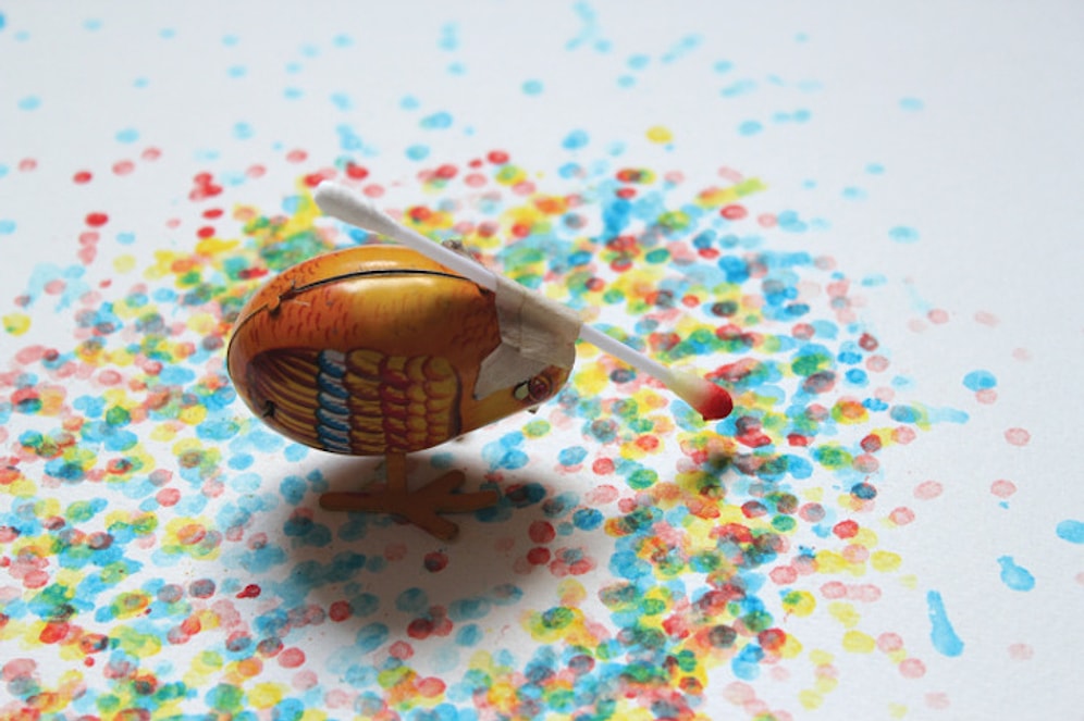 Küçük Oyuncakları Çizim Makinelerine Dönüştüren Yaratıcı Sanatçı