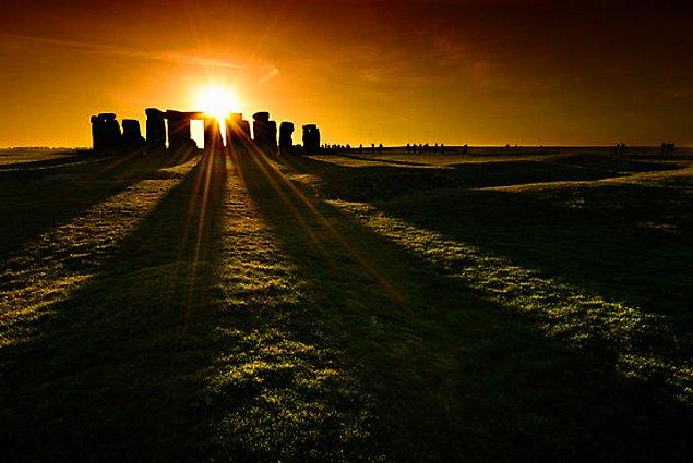 26. Stonehenge, İngiltere