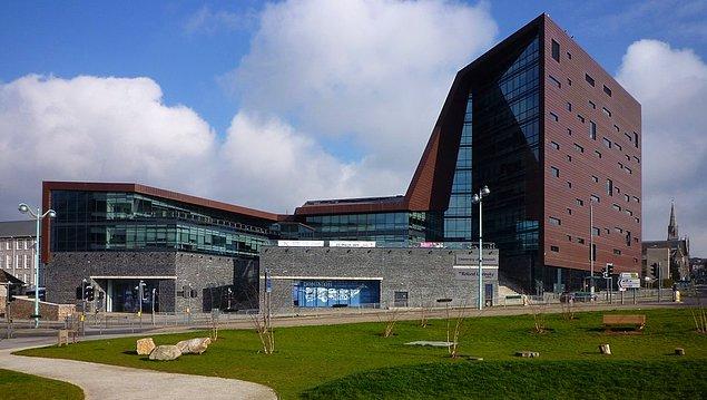 11. The Roland Levinsky Building, University of Plymouth - İngiltere