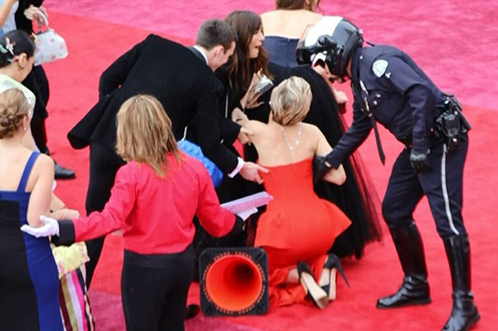 Jennifer Lawrence Geleneği Bozmadı!