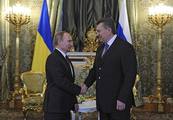 8. 21 Kasım 2013'de Yanukovych, Avrupa Birliği ile bağlarını sıkılaştıracak olan anlaşmayı imzalamayacağını söyledi. Bu Yanukocych'in Rusya'ya yakınlaşacağı manasına geliyordu.