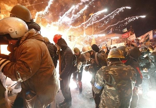 21. 7 Gösterici, 6 Polis yaşanan çatışmalarda hayatını kaybetti. Hükümet protestocuları uyararak, eğer gösteriler devam ederse polisin daha sert müdahale edeceğini söyledi.