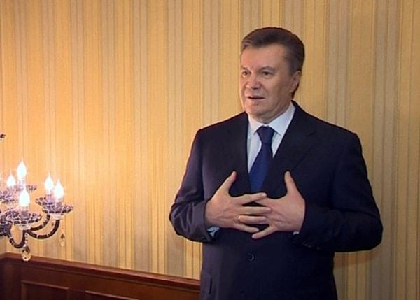 24. 22 Şubat'ta Parlamento, Başkan Yanukovych'in görevden alınması için oylama yaptı. Yanukovych Kiev'den kaçarak daha güçlü olduğu Rusya destekçisi doğu kısmına gitti.