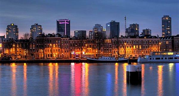 1. Hollanda'nın ikinci büyük kenti Rotterdam harika bir gökyüzü manzarasına sahip. Üstelik yükselen yeni gökdelenlerle bu manzara sürekli yenileniyor!