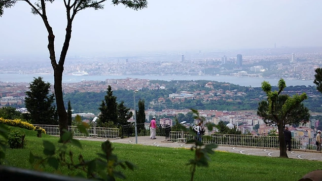 Çamlıca tepesinden İstanbul'u seyretmek